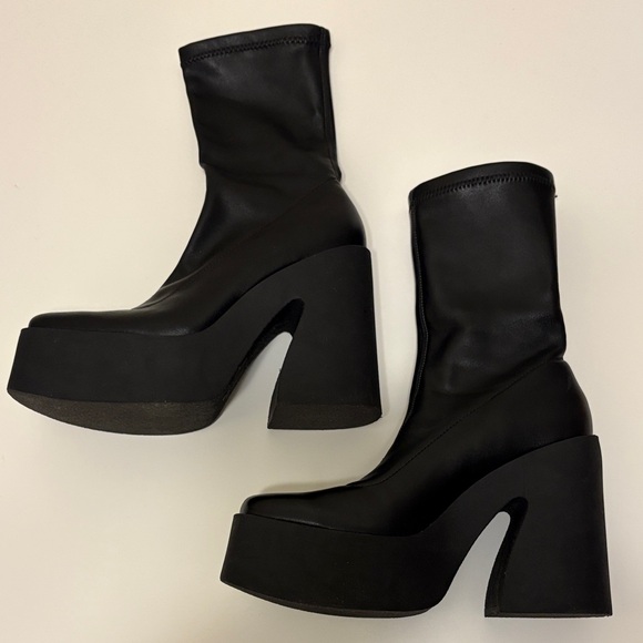 Bershka Black Fitted High-Heel Platform Ankle Boots - Picture 5 of 8